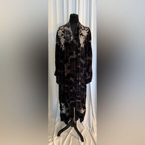 Johnny Was
Santal Velvet Kimono Coat and Joggers